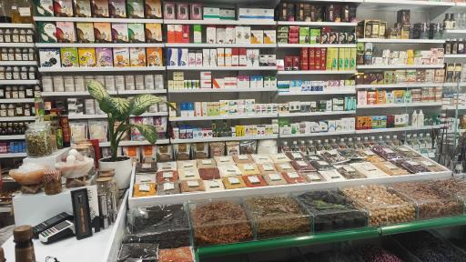 عکس عطاری گیاه پلاس+