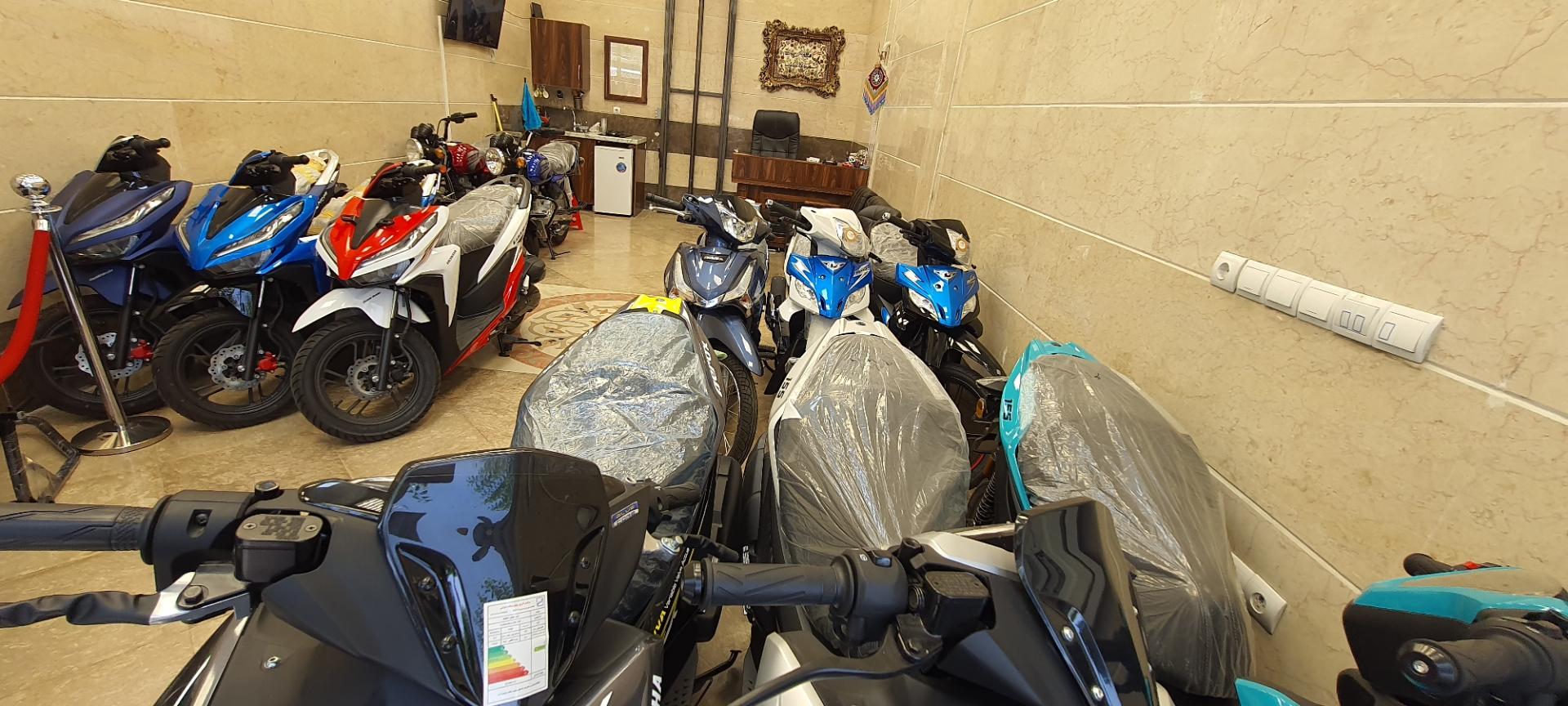 عکس نمایشگاه خودرو و موتور اتو موتو بهنام