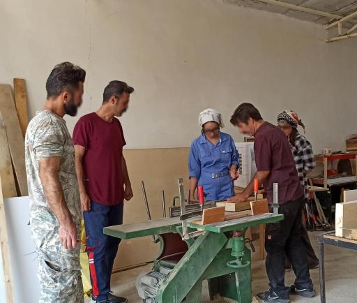 عکس کارگاه نجاری و سفالگری حسین پور 