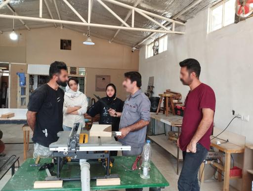 عکس کارگاه نجاری و سفالگری حسین پور 