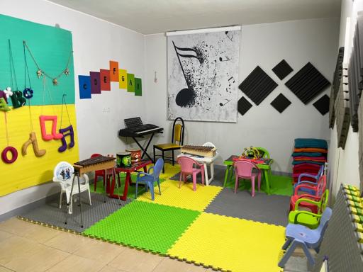 عکس آموزشگاه موسیقی شب کوک