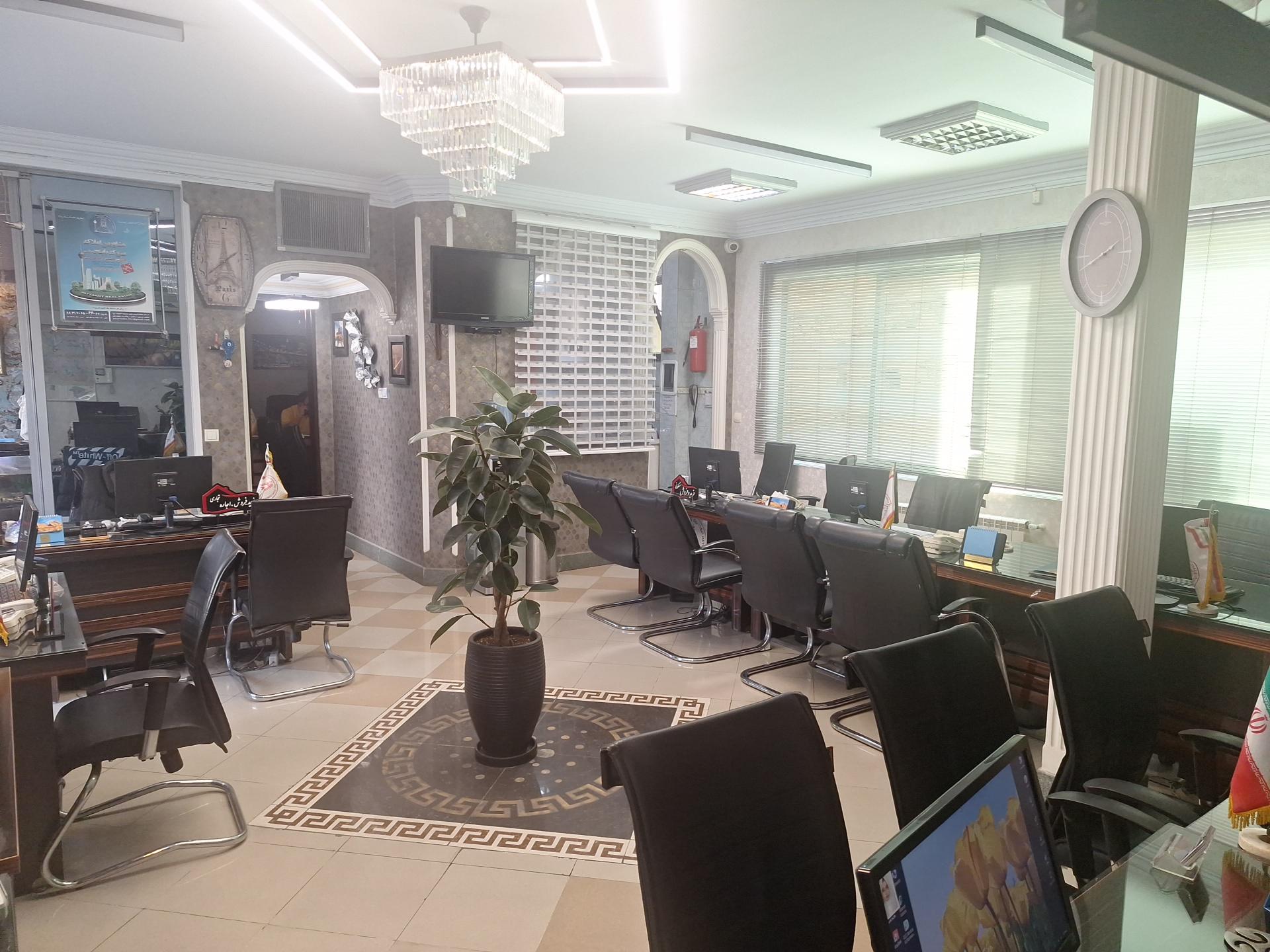 عکس مشاورین املاک پایتخت