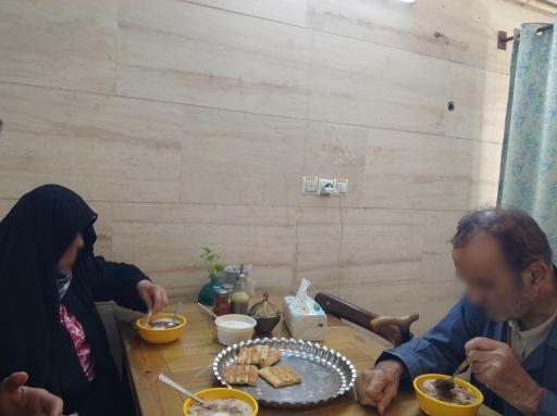 عکس آش و حلیم میزبان