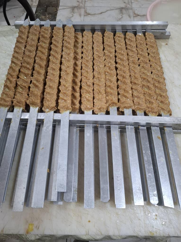 عکس تهیه غذای دانیال احمدی