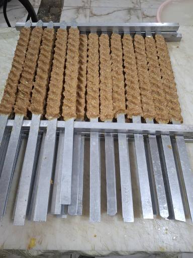 عکس تهیه غذای دانیال احمدی