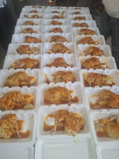 عکس تهیه غذای دانیال احمدی