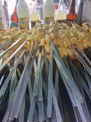 عکس تهیه غذای دانیال احمدی