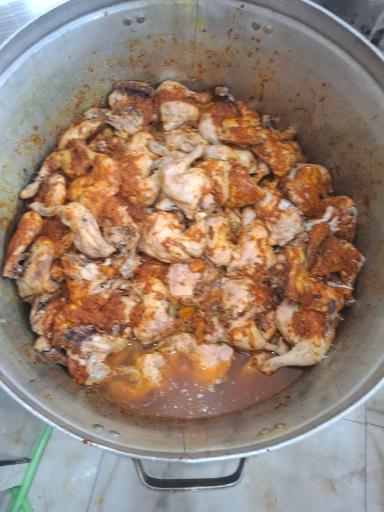 عکس تهیه غذای دانیال احمدی