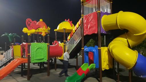 عکس زمین بازی کودکان کوه پارک