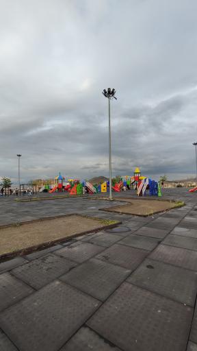 عکس زمین بازی کودکان کوه پارک