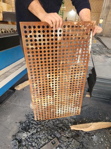 عکس خدمات برش لیزر و هواگاز انصاف