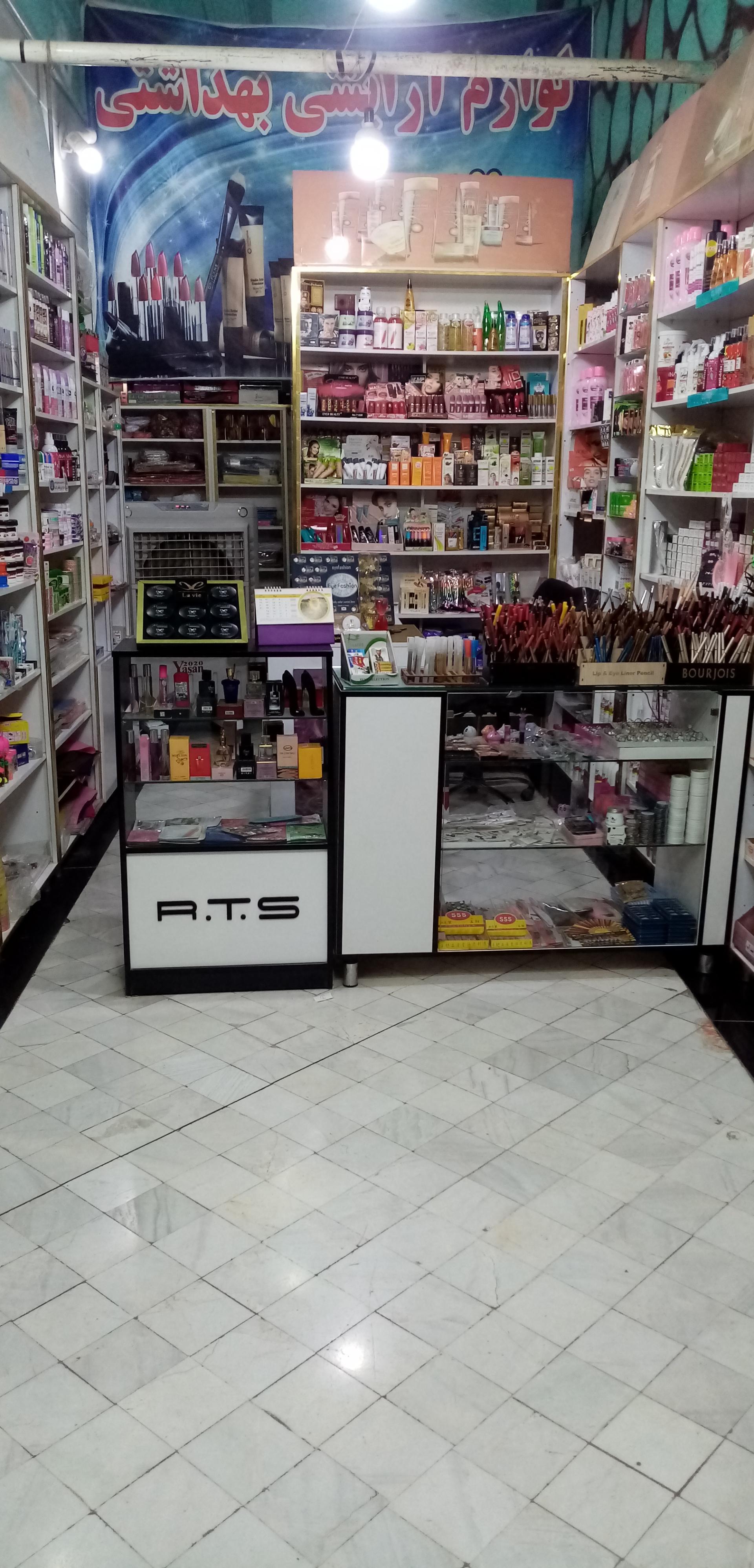 عکس لوازم آرایشی و لوازم تحریر ستایش