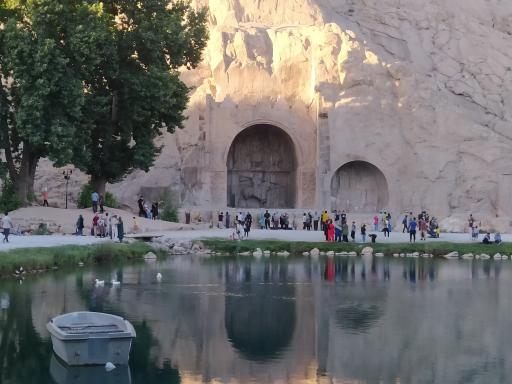 عکس کتیبه‌های سنگی طاق بستان