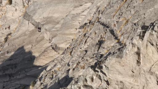 عکس کتیبه‌های سنگی طاق بستان