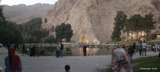 عکس کتیبه‌های سنگی طاق بستان