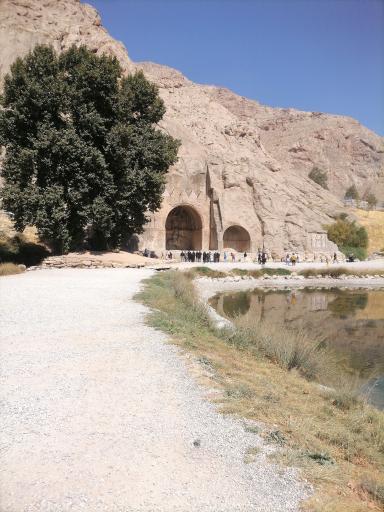 عکس کتیبه‌های سنگی طاق بستان