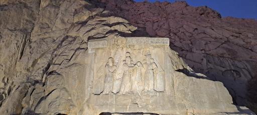 عکس کتیبه‌های سنگی طاق بستان