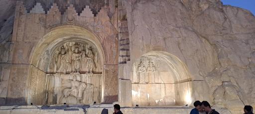 عکس کتیبه‌های سنگی طاق بستان