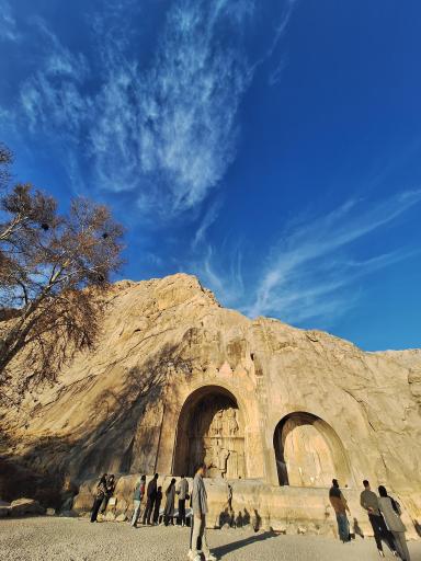 عکس کتیبه‌های سنگی طاق بستان