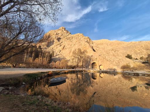 عکس کتیبه‌های سنگی طاق بستان