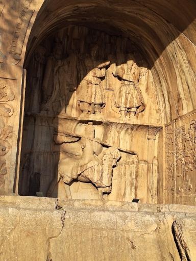 عکس کتیبه‌های سنگی طاق بستان