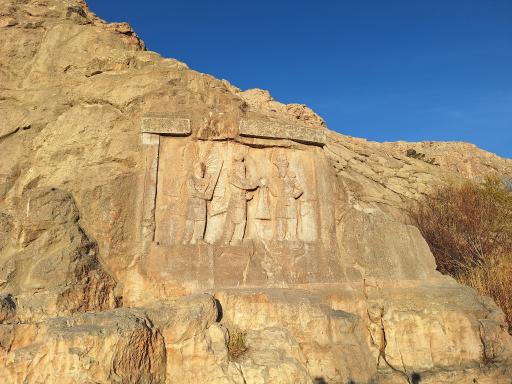 عکس کتیبه‌های سنگی طاق بستان