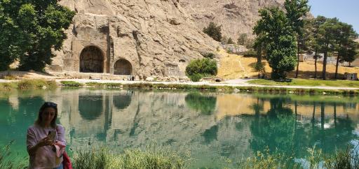 عکس کتیبه‌های سنگی طاق بستان