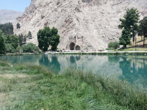 عکس کتیبه‌های سنگی طاق بستان
