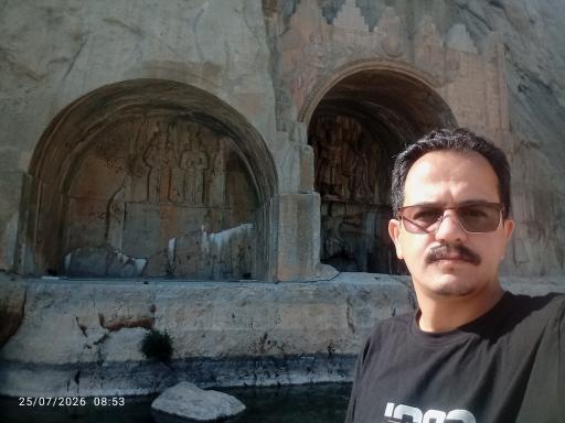 عکس کتیبه‌های سنگی طاق بستان