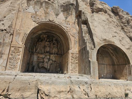 عکس کتیبه‌های سنگی طاق بستان
