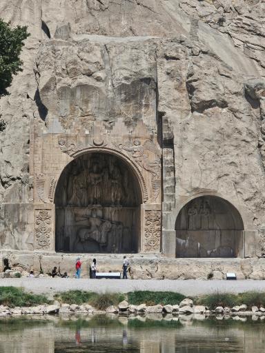 عکس کتیبه‌های سنگی طاق بستان