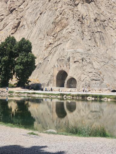 عکس کتیبه‌های سنگی طاق بستان