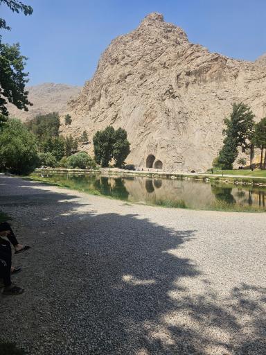 عکس کتیبه‌های سنگی طاق بستان