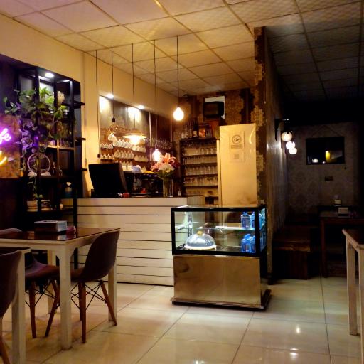 عکس کافه کاریزما