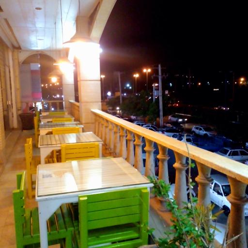 عکس کافه کاریزما