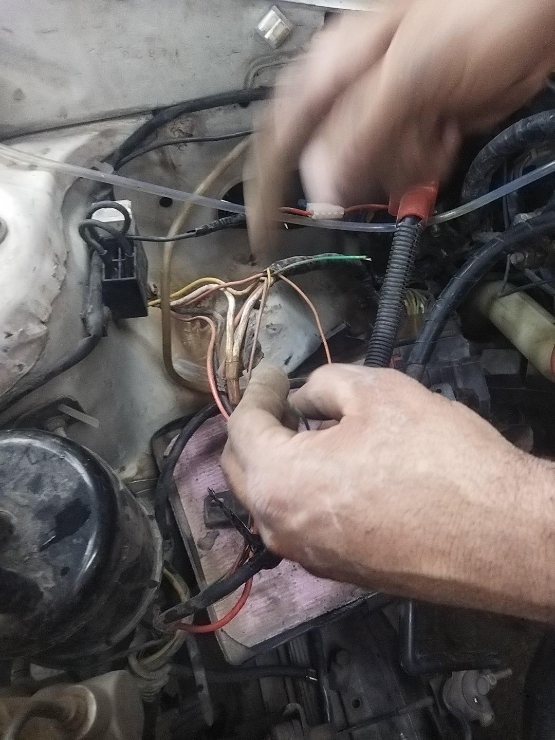 عکس تعمیر و تنظیم ادوات کشاورزی استاد بهمن بالو طولابی