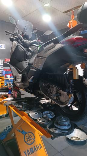 عکس تعمیرگاه موتور آنلاین