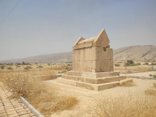 عکس آرامگاه گور دختر