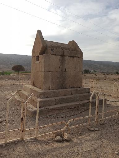 عکس آرامگاه گور دختر