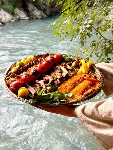 رستوران باغ پدری