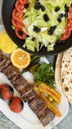 عکس رستوران باغ پدری