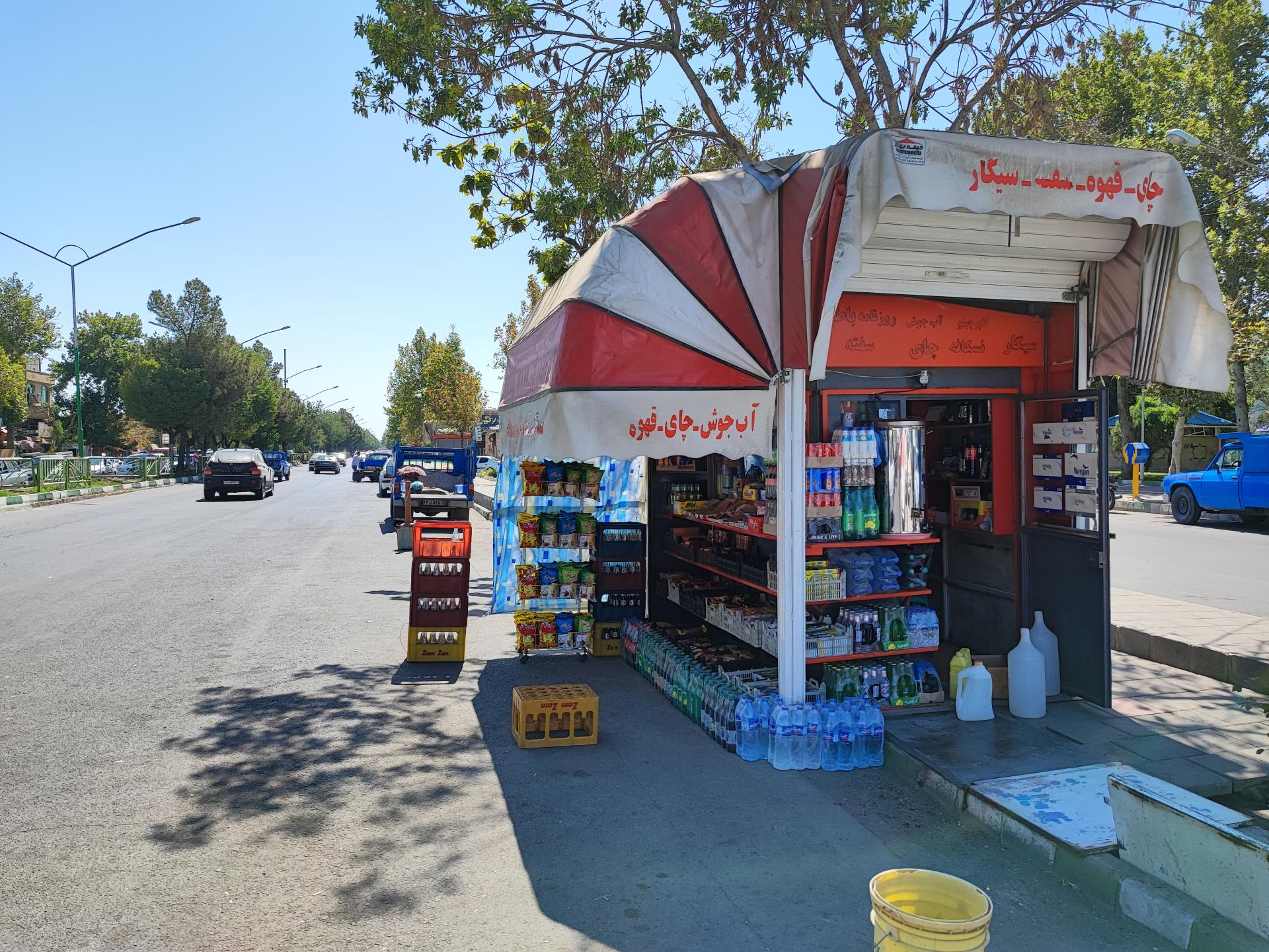 عکس دکه مطبوعاتی ملکی