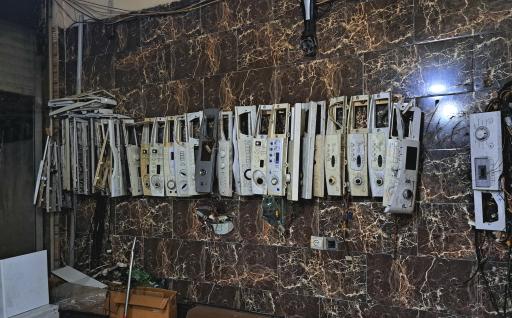 عکس تعمیرات برد الکترونیک فاراد