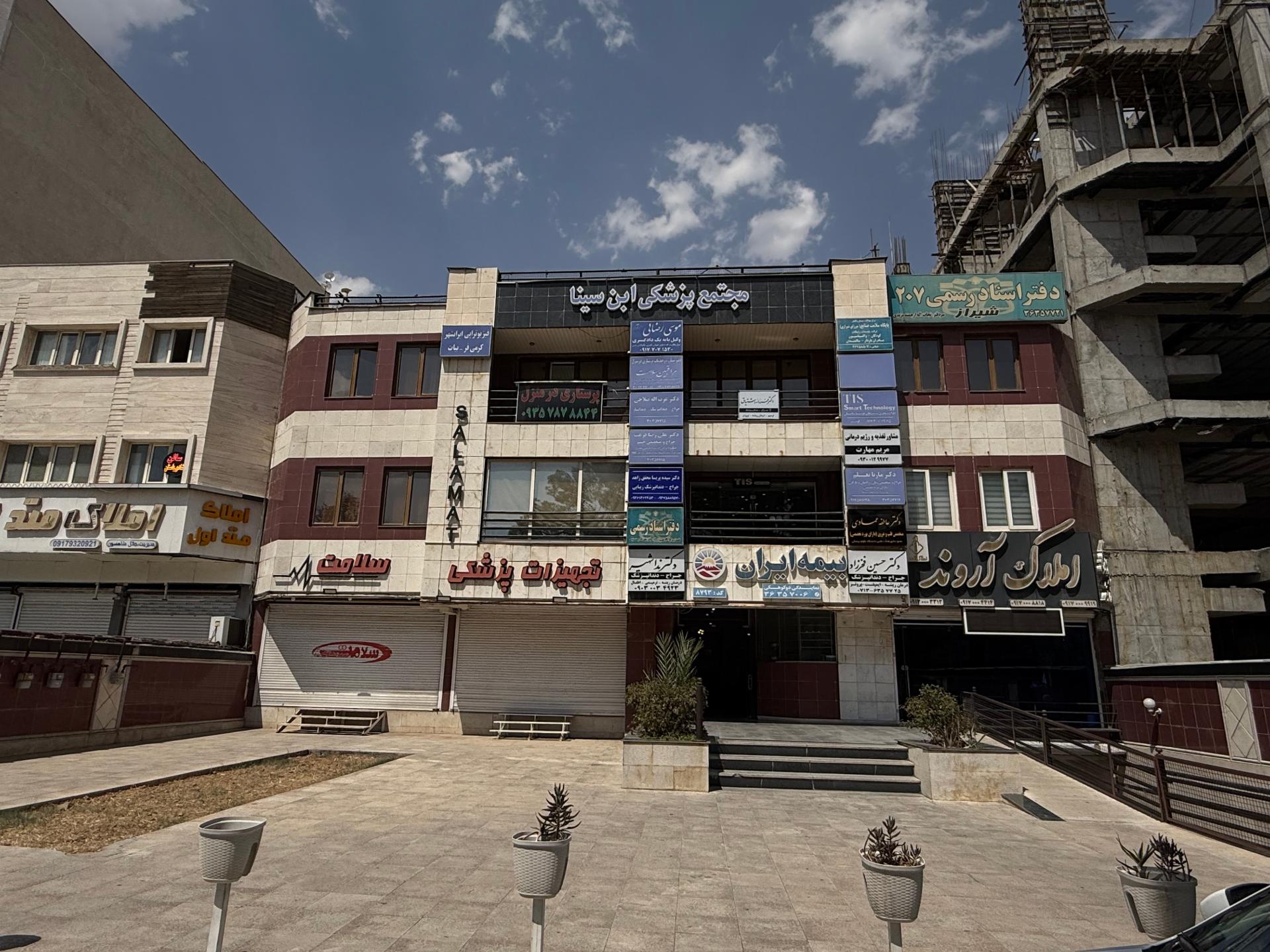 عکس دندانپزشکی دکتر محقق زاهد