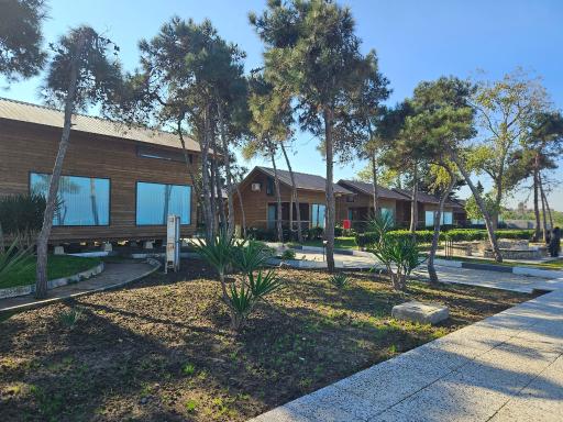 عکس هتل ساحلی میزبان 