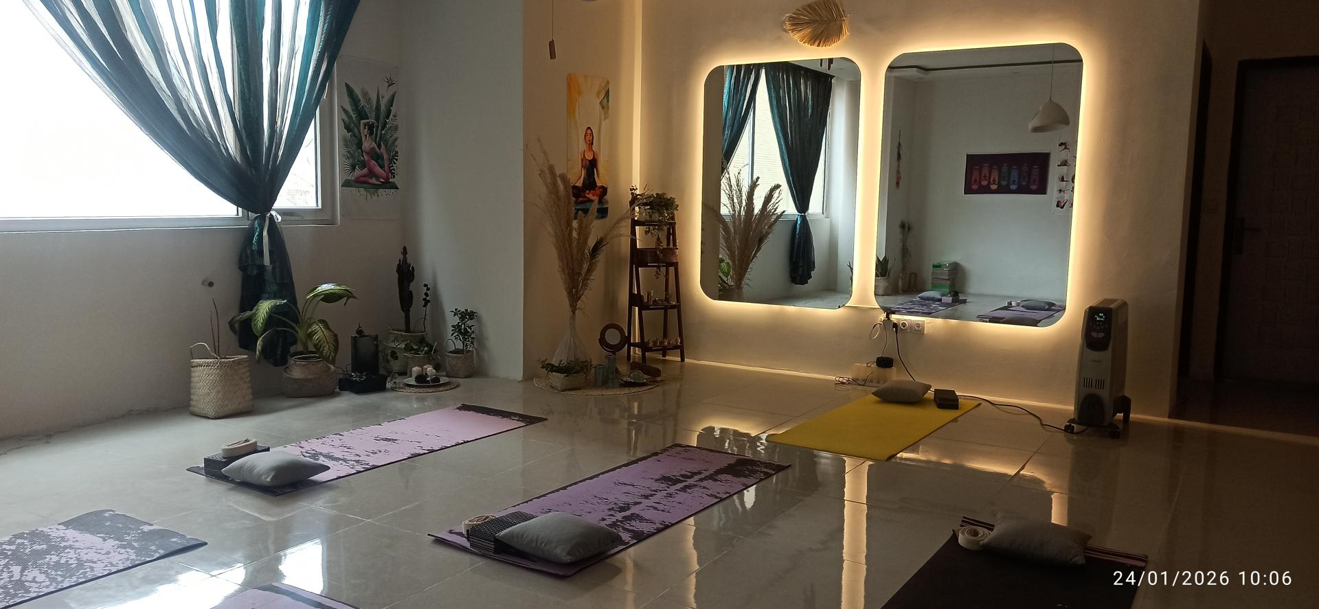 عکس سالن تخصصی یوگا سینرژی پلاس بانوان