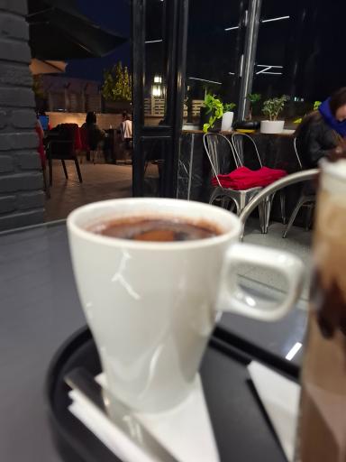 کافه گالری شبهای روشن