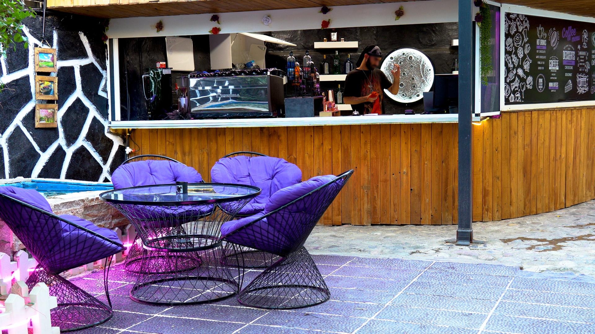 عکس کافه راه بنفش