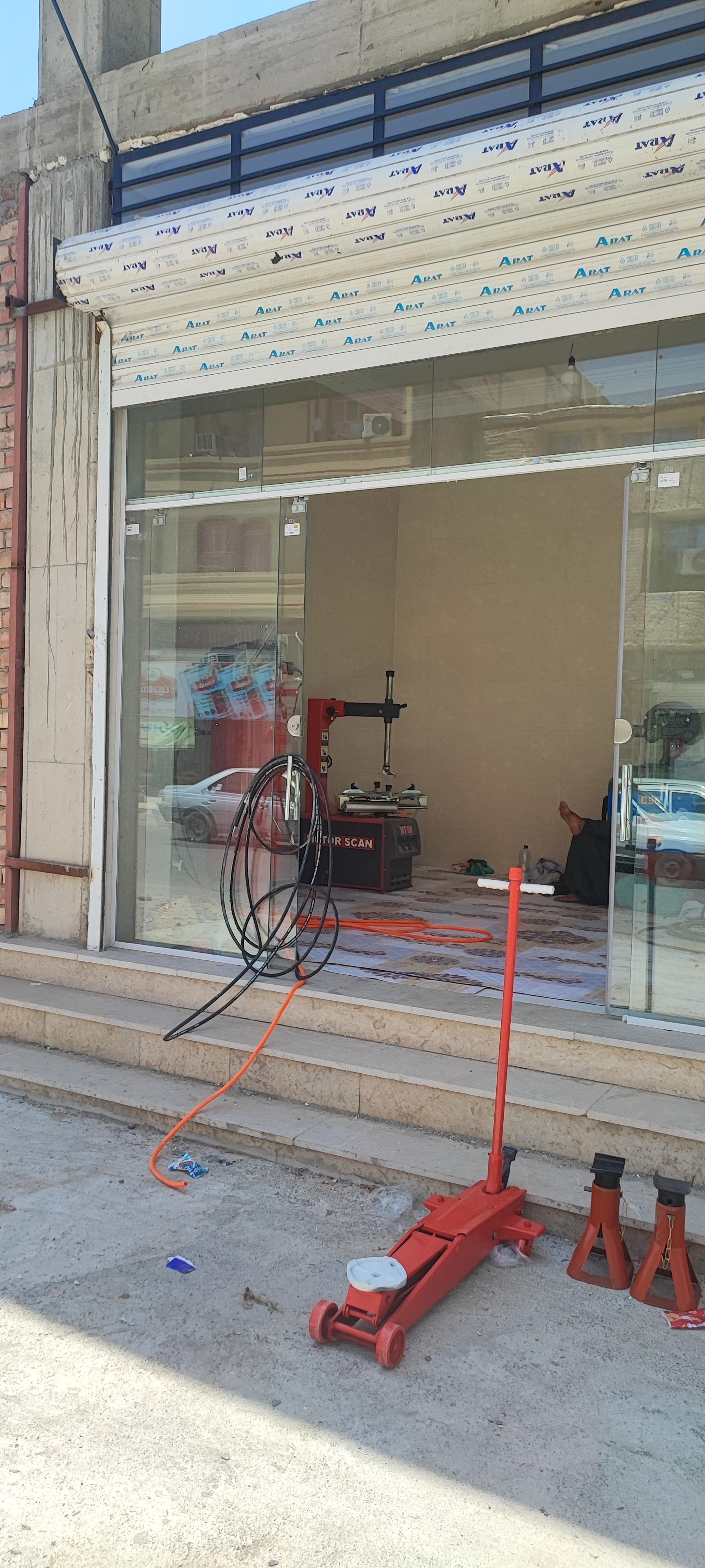 عکس آپارتی و لاستیک فروشی علیرضا 