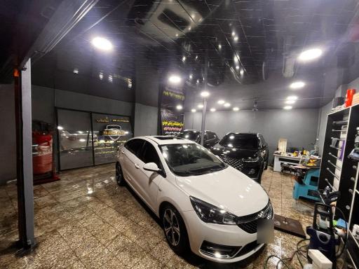 عکس شیشه دودی ساسان